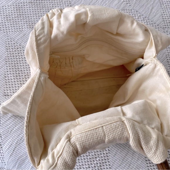 Embroidered purse w/ wood handles - Picture 4 of 4